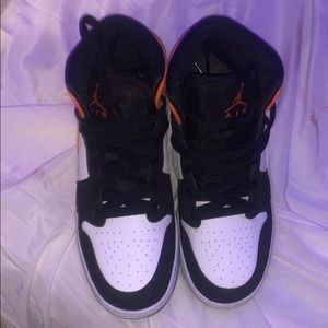 nike air jordan 1 mid orange and black